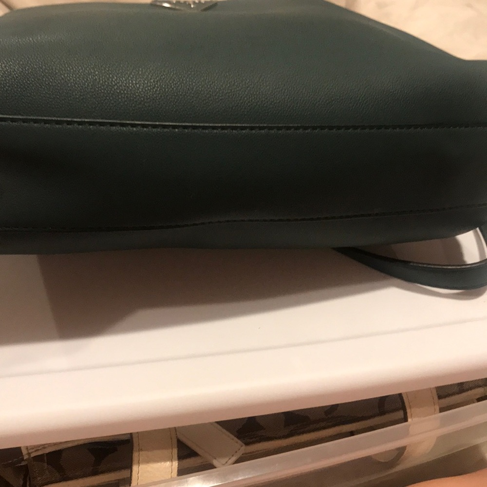 Guess purse - Picture 3 of 5